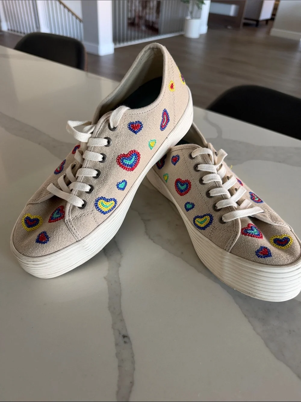 SeaVees Monterey Sneaker Platform Rainbow Heart Embroidered Slub Linen Wmn’s 9